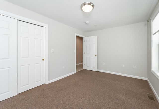 8 Ridgeview Avenue, Salem, NH 03079