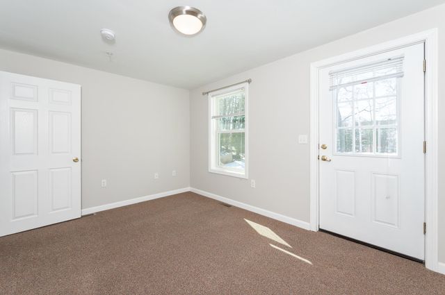 8 Ridgeview Avenue, Salem, NH 03079