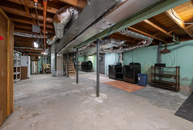 8 Ridgeview Avenue, Salem, NH 03079