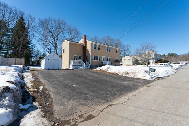 8 Ridgeview Avenue, Salem, NH 03079