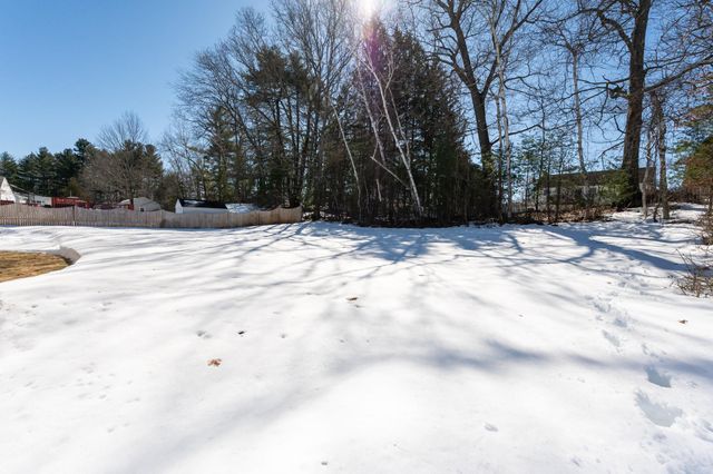 8 Ridgeview Avenue, Salem, NH 03079