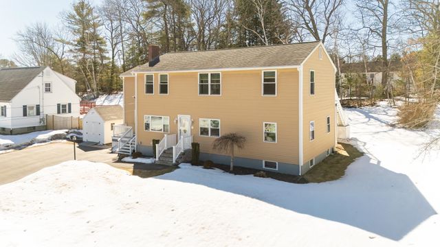 8 Ridgeview Avenue, Salem, NH 03079