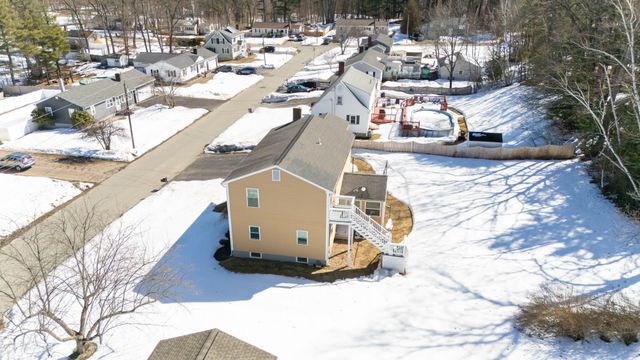8 Ridgeview Avenue, Salem, NH 03079