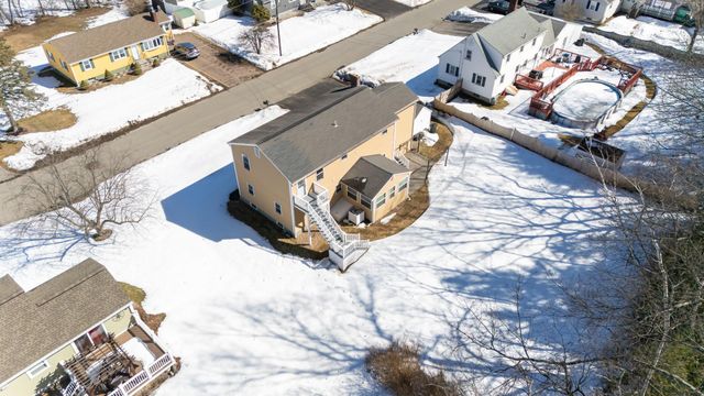 8 Ridgeview Avenue, Salem, NH 03079