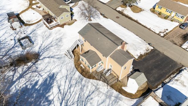 8 Ridgeview Avenue, Salem, NH 03079