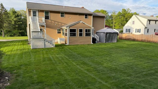 8 Ridgeview Avenue, Salem, NH 03079