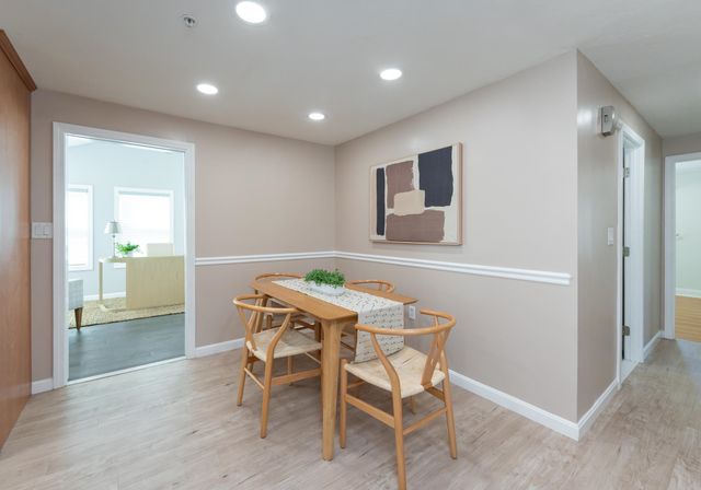 8 Ridgeview Avenue, Salem, NH 03079