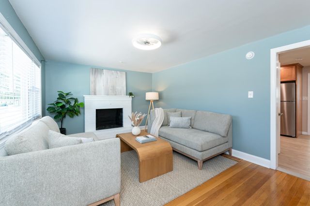 8 Ridgeview Avenue, Salem, NH 03079