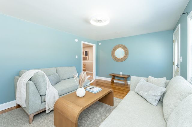 8 Ridgeview Avenue, Salem, NH 03079