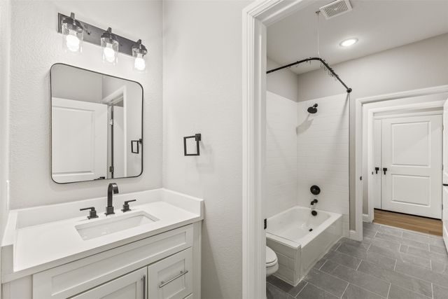 829 Premier Parkway, Grand Prairie, TX 75051
