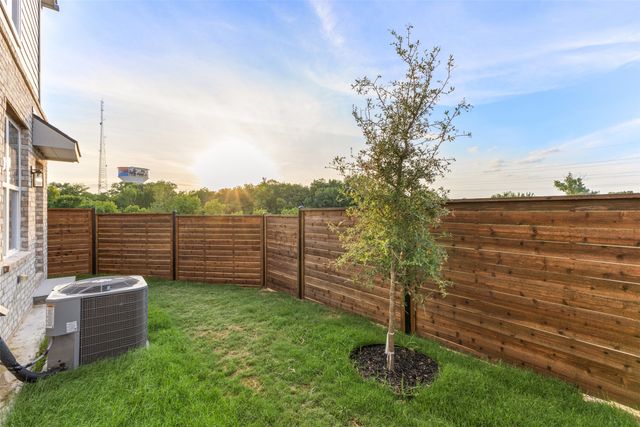 829 Premier Parkway, Grand Prairie, TX 75051
