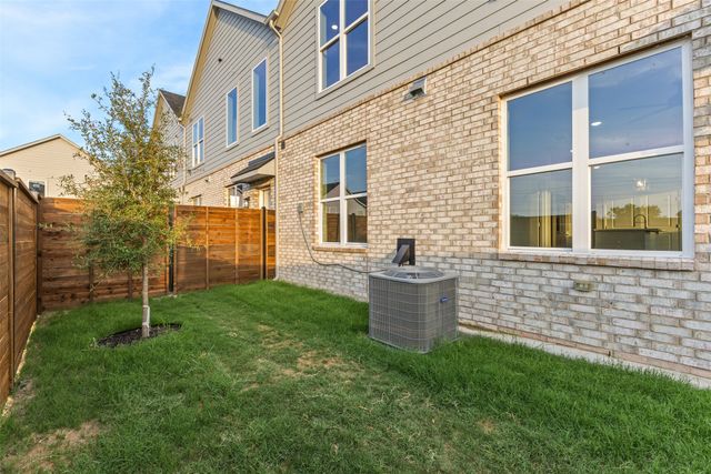 829 Premier Parkway, Grand Prairie, TX 75051