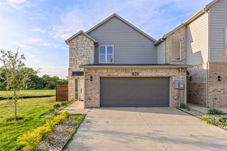 829 Premier Parkway, Grand Prairie, TX 75051