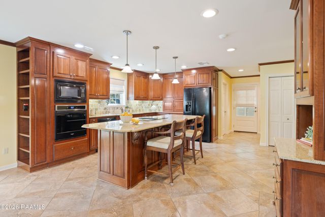 101 Chatwood Circle, Lafayette, LA 70508