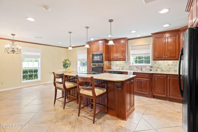 101 Chatwood Circle, Lafayette, LA 70508