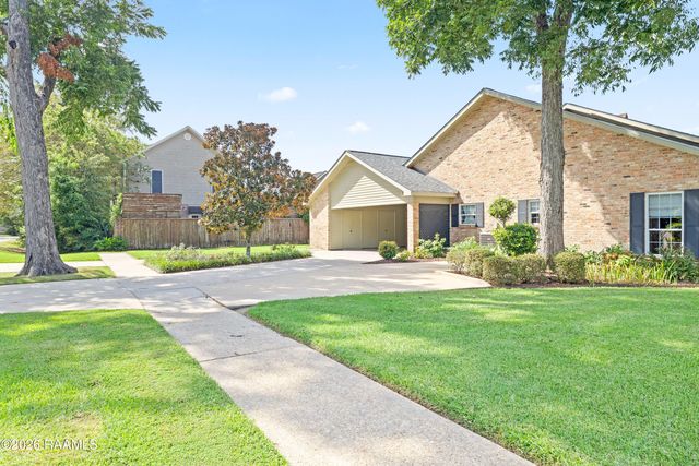 101 Chatwood Circle, Lafayette, LA 70508