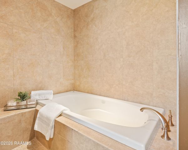 101 Chatwood Circle, Lafayette, LA 70508