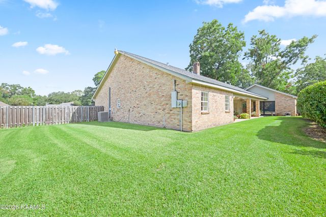 101 Chatwood Circle, Lafayette, LA 70508
