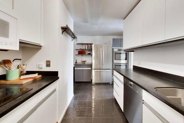 200 E Delaware Place 26A, Chicago, IL 60611