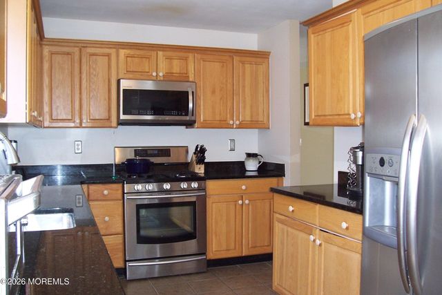 61 Maywood Run, Tinton Falls, NJ 07753