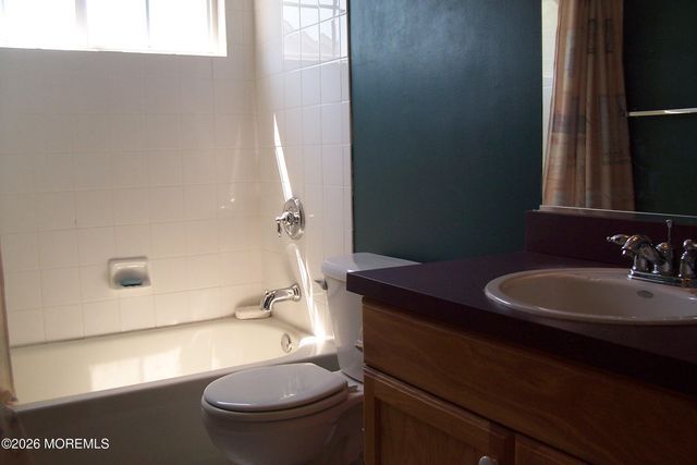 61 Maywood Run, Tinton Falls, NJ 07753