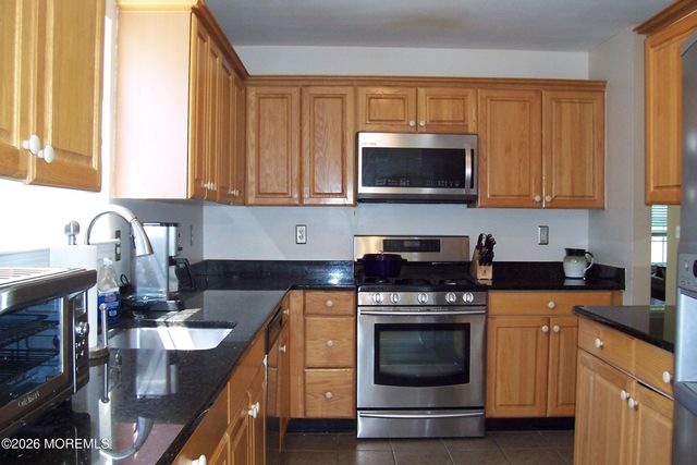 61 Maywood Run, Tinton Falls, NJ 07753
