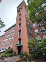 2 School Street 311, Lincoln, RI 02865