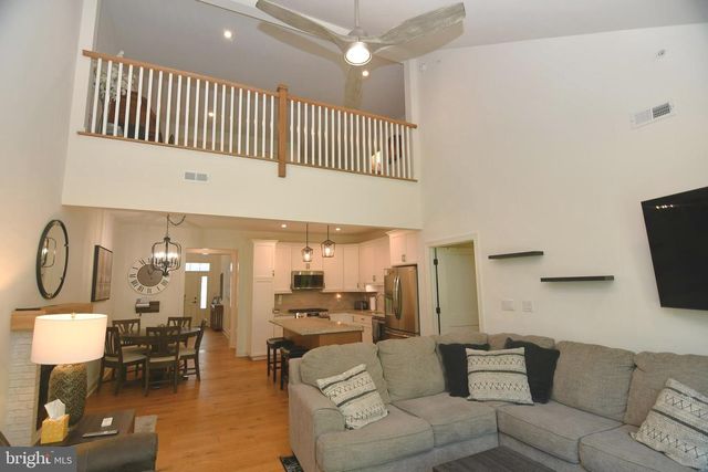 924 HOLDEN CT, Warminster, PA 18974