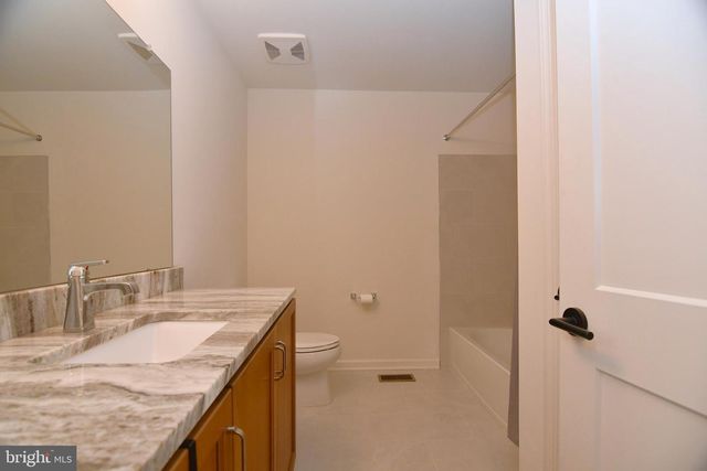 924 HOLDEN CT, Warminster, PA 18974