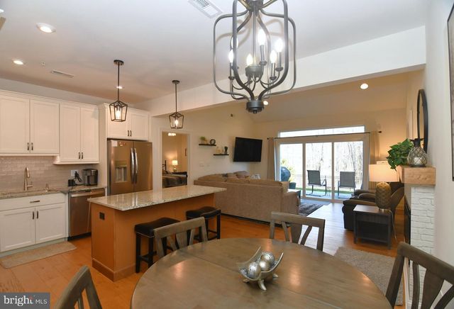 924 HOLDEN CT, Warminster, PA 18974