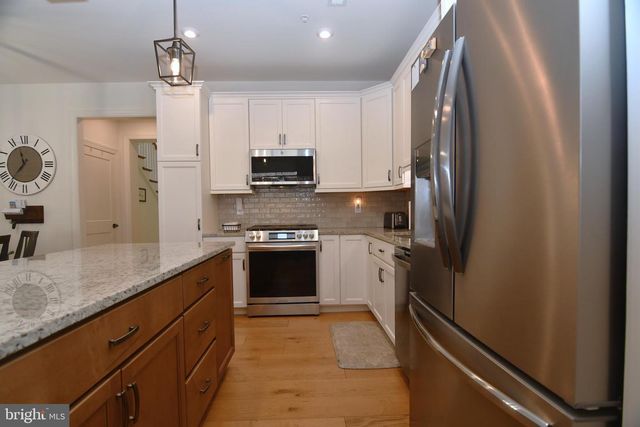 924 HOLDEN CT, Warminster, PA 18974