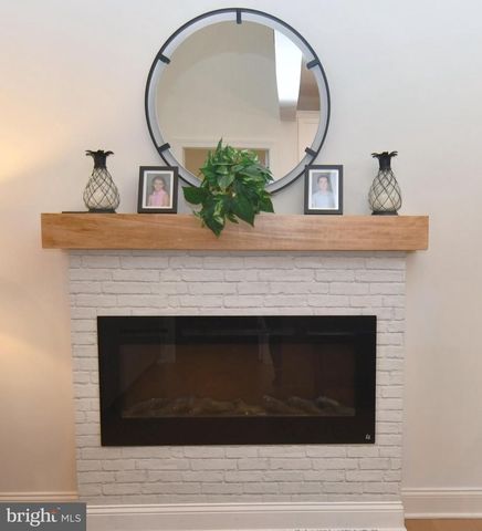 924 HOLDEN CT, Warminster, PA 18974