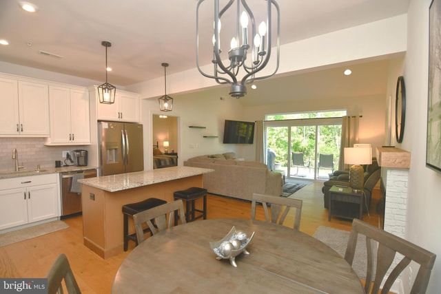 924 HOLDEN CT, Warminster, PA 18974
