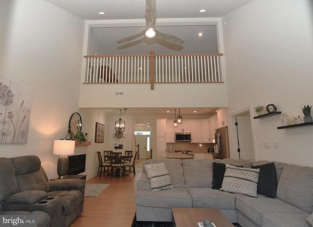 924 HOLDEN CT, Warminster, PA 18974