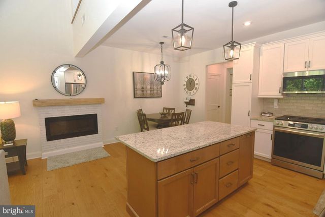 924 HOLDEN CT, Warminster, PA 18974