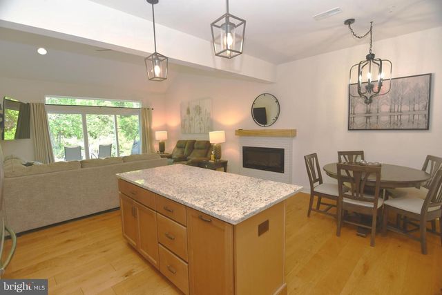 924 HOLDEN CT, Warminster, PA 18974