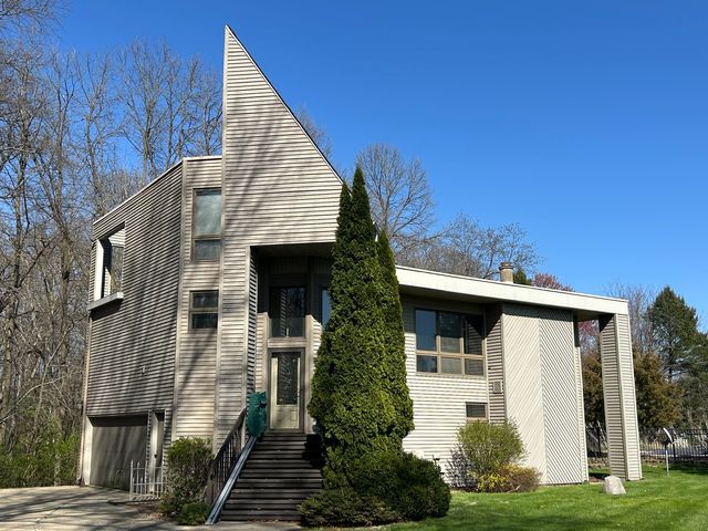 18573 Caledonia Road, Caledonia, IL 61011