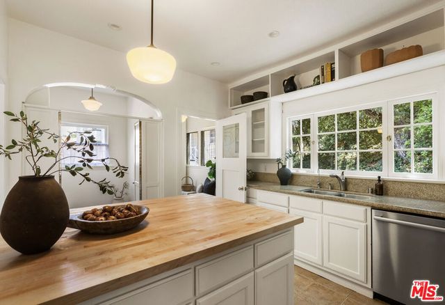 1012 Marion Drive, Glendale, CA 91205