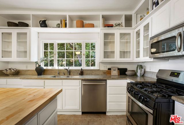 1012 Marion Drive, Glendale, CA 91205