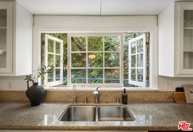 1012 Marion Drive, Glendale, CA 91205