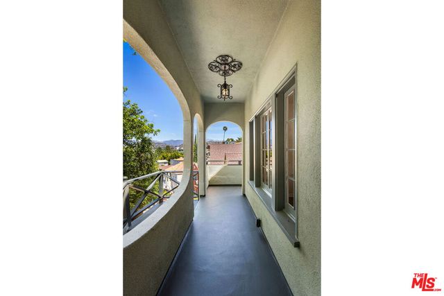 1012 Marion Drive, Glendale, CA 91205