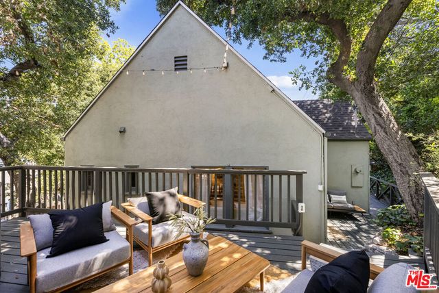 1012 Marion Drive, Glendale, CA 91205