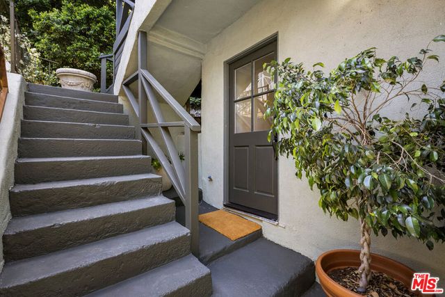 1012 Marion Drive, Glendale, CA 91205