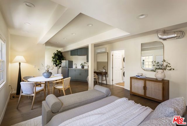 1012 Marion Drive, Glendale, CA 91205