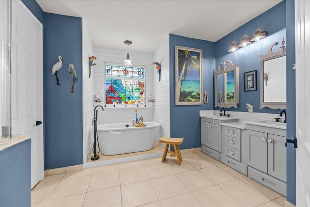 482 NW Blue Lake Drive, Port St. Lucie, FL 34986