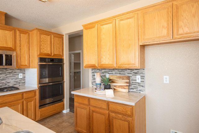 1992 Valenzuela Ct, Manteca, CA 95336