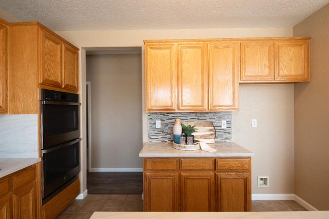 1992 Valenzuela Ct, Manteca, CA 95336