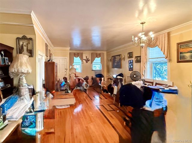 1901 21st Road, Astoria, NY 11105