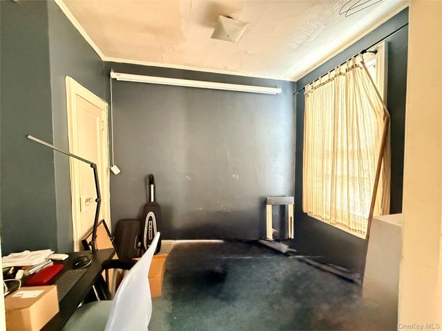 1901 21st Road, Astoria, NY 11105