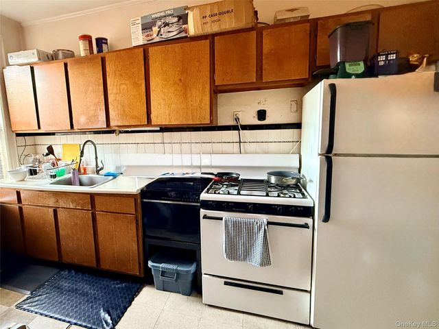 1901 21st Road, Astoria, NY 11105